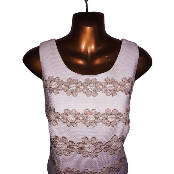 Lilly Pulitzer Sz 4 White & Gold Metallic Applique Detail Dress - Picture 6 of 9